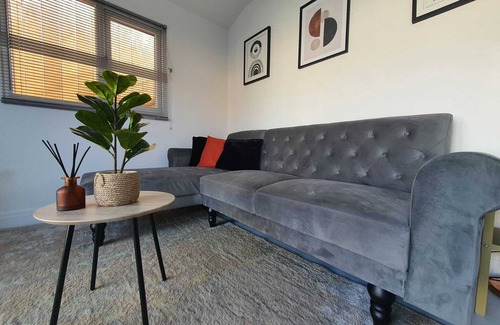 Grays Cabin | Stunning 1 King bed Cabin in Grays