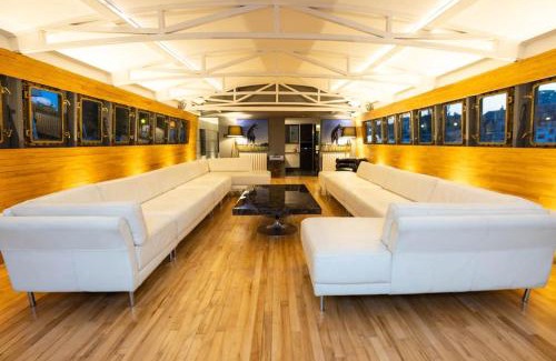 Salford Boat Rental | Stunning 130ft Classic Yacht