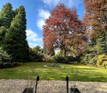 Trafford Apartment | Stunning 1bed flat in Hale, Cheshire