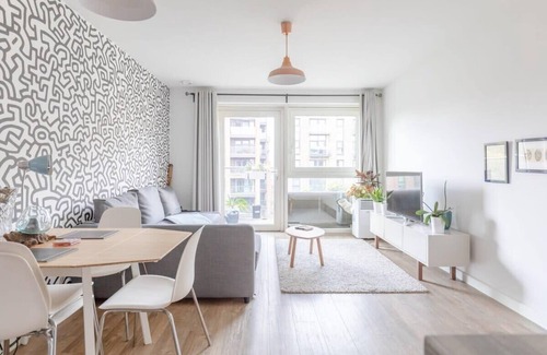 Surrey Docks Apartment | Stunning 1bedroom Flat w/Balcony - Surrey Quays!