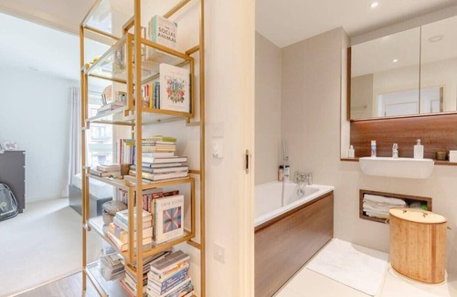 Surrey Docks Apartment | Stunning 1bedroom Flat w/Balcony - Surrey Quays!