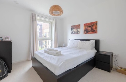 Surrey Docks Apartment | Stunning 1bedroom Flat w/Balcony - Surrey Quays!