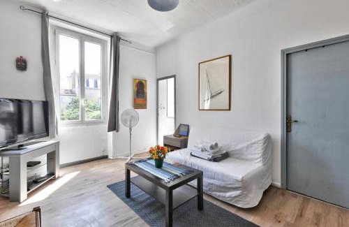 Saint-Victor Apartment | Stunning 1BR Flat near Vieux Port