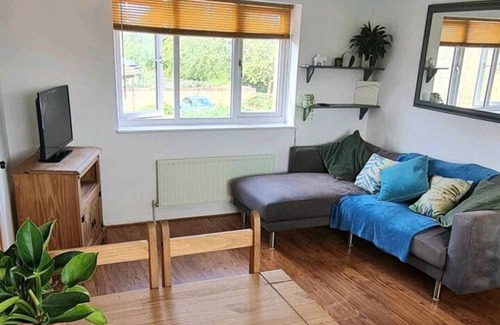 Hewish House | Stunning 2-Bed House in Weston-super-Mare
