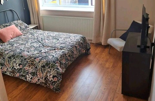 Hewish House | Stunning 2-Bed House in Weston-super-Mare