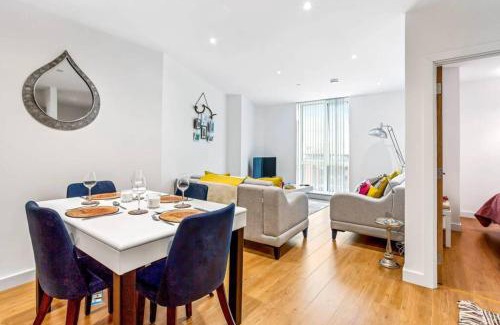 Bracknell Apartment | STUNNING 2 BED/2 BATH IN TOWN CENTRE & PARKING!