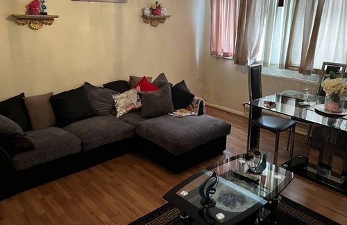 Cribbs Causeway Apartment | Stunning 2-Bed Apartment in Bristol