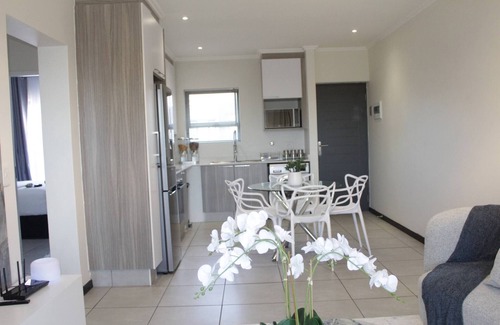 Lone Hill Apartment | Stunning 2 bed Apartment near Monte Casino