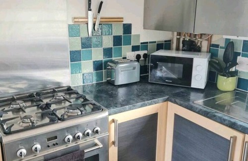Hewish House | Stunning 2-bed House in Weston-super-mare