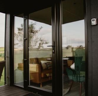Ballycastle House | Stunning 2 Bed Glamping Cabin with private Hot Tub - Pod 1