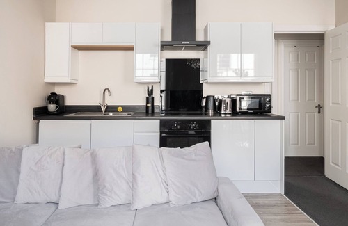Cheltenham Apartment | Stunning 2 Bed in Centre of Cheltenham