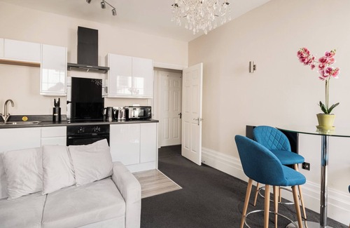 Cheltenham Apartment | Stunning 2 Bed in Centre of Cheltenham