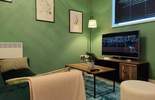 Swindon Apartment | Stunning 2-bed Serviced Apartment in Swindon