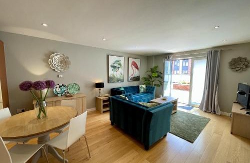 Leamington Spa Apartment | Stunning 2-bed Town Centre Apartment - Hosted by Hutch Lifestyle
