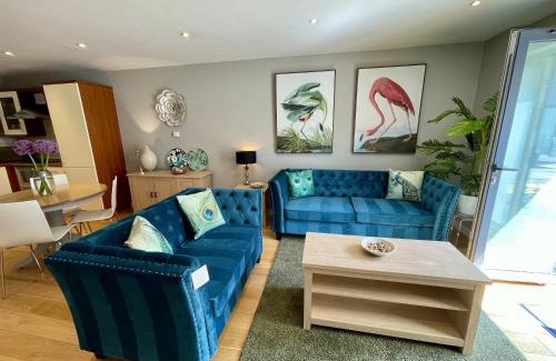 Leamington Spa Apartment | Stunning 2-bed Town Centre Apartment - Hosted by Hutch Lifestyle
