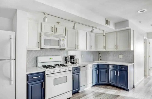 Union City Apartment | Stunning 2 bedroom 15 mins to NYC