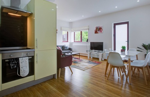 Fareham Apartment | Stunning 2 bedroom Apartment in Fareham with free parking.