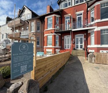 Rhos on Sea Apartment | Stunning 2 Bedroom Beach Apartment With Garden