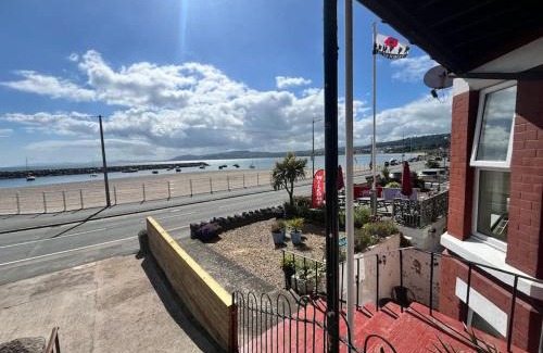 Rhos on Sea Apartment | Stunning 2 Bedroom Beach Apartment With Garden