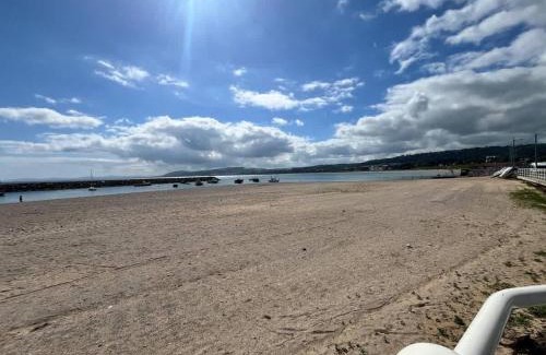 Rhos on Sea Apartment | Stunning 2 Bedroom Beach Apartment With Garden