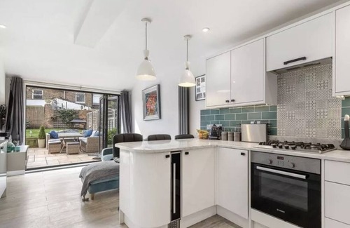 Lambeth Apartment | Stunning 2 Bedroom Garden Flat!