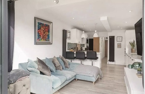 Lambeth Apartment | Stunning 2 Bedroom Garden Flat!