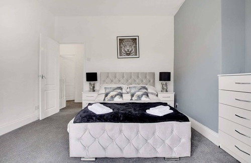 Kirk Merrington House | Stunning 2-Bedroom Village Escape in Spennymoor