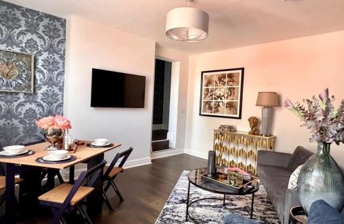 Liverpool Apartment | Stunning 2 bedroomed apartment on Allerton Road, Sleeps 4