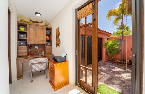 Nopolo House | Stunning 2 Bedrooms & 2 Baths Amazing Mountain Views