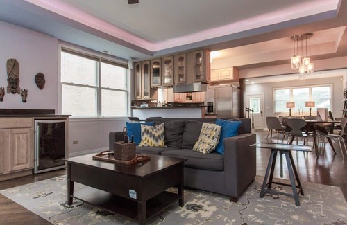 Noble Square Apartment | Stunning 2 Floor Apt with Rooftop - view of Loop!