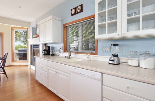 Blaine House | Stunning 2600sf waterfront home with spetacular views