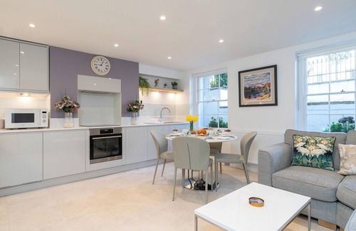 Cheltenham House | Stunning 2BD in the Heart of Cheltenham
