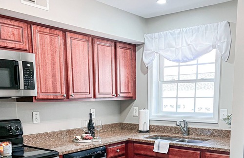 Laconia Condo | Stunning 2br/2ba lake view sleeps six in Weirs