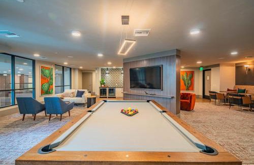 North Scottsdale Apartment | Stunning 2BR Kierland Common, TPC Golf, Pool, Gym, W-D