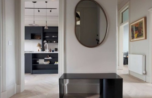Bonnington Apartment | Stunning 3-Bed Castle Views in Historic Edinburgh