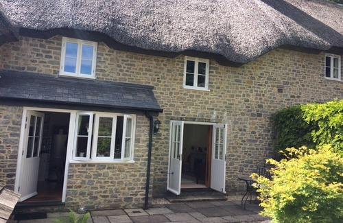 Evershot Cottage | Stunning 3-bed Cottage in Dorchester