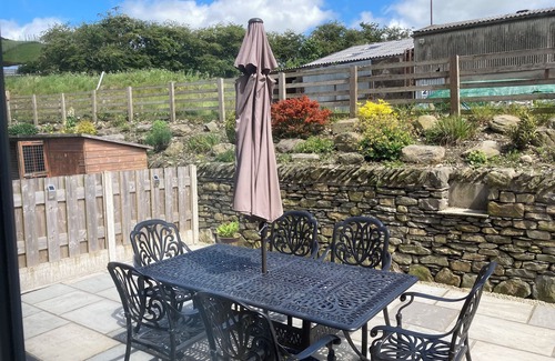 Kendal Cottage | Stunning 3 bed cottage with exceptional views over fields and the Lakeland fells