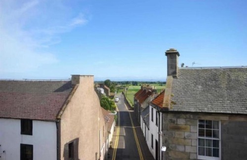 Leven Apartment | Stunning 3 bed duplex apartment near Saint Andrews