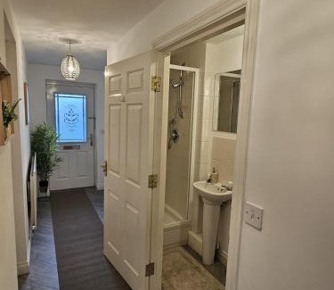 Wakefield House | Stunning 3 bed house, Company workers WLC, Netflix