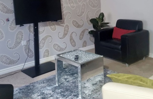 Wolverhampton House | Stunning 3 bed home at the heart of Wolverhampton