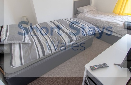 Gelligaer House | Stunning 3 bedroom House in Penpedairheol!