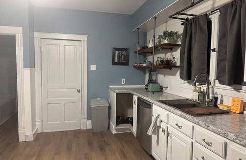 Saint Francis House | Stunning 3 bedroom Home: Safe and quiet area - 10 Mins to Airport & Downtown Mke