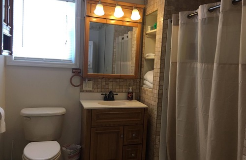 Cleveland Apartment | Stunning 3 bedroom 1.5 bath lakefront getaway on beautiful Oneida Lake