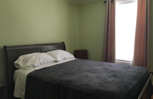Cleveland Apartment | Stunning 3 bedroom 1.5 bath lakefront getaway on beautiful Oneida Lake