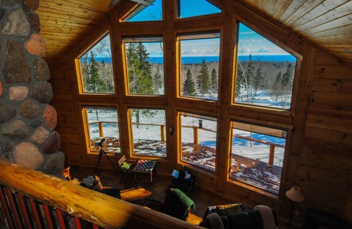 Lutsen Cabin | Stunning 3-bedroom; 7+ beds; log cabin with sauna; near Lutsen Mountains