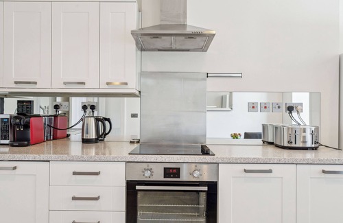 Frognal and Fitzjohns Apartment | Stunning 3-bedroom apartment in Hampstead by StayStayStay
