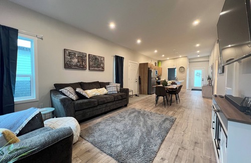 Central Okanagan House | Stunning 3 Bedroom House