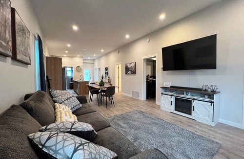 Central Okanagan House | Stunning 3 Bedroom House