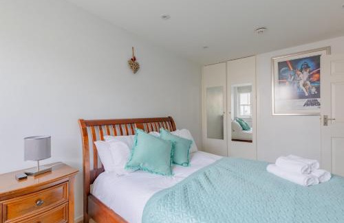 Shaftesbury House | Stunning 3 Bedroom House with Garden in Battersea