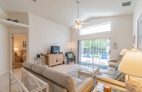 Sabal Harbour Villa | Stunning 3 bedroom pool villa with lake view and spa